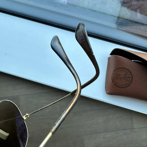 Ray-Ban Aviator Sunglasses with Tan Case and Cloth - Loved Condition - Picture 9 of 13